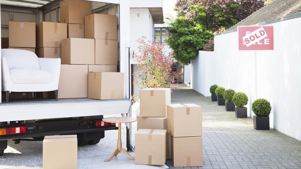 Differences Between Moving Yourself vs Hiring Movers Virginia